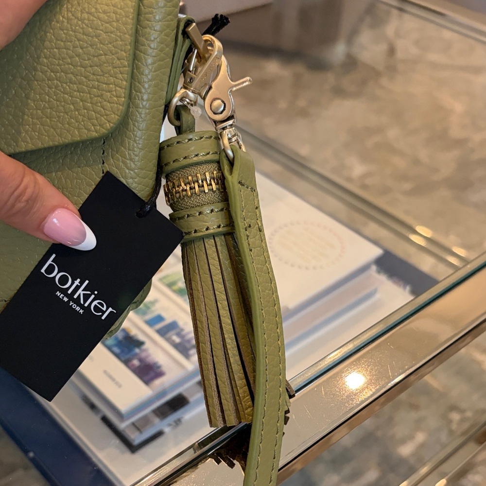 Botkier new with tags! Green Leather Crossbody Bag with Gold Accent - Picture 3 of 7